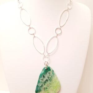 Silver plated metal chain with Apple Green Agate pendant 26" necklace