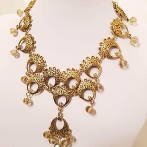 Metal links with glass beads